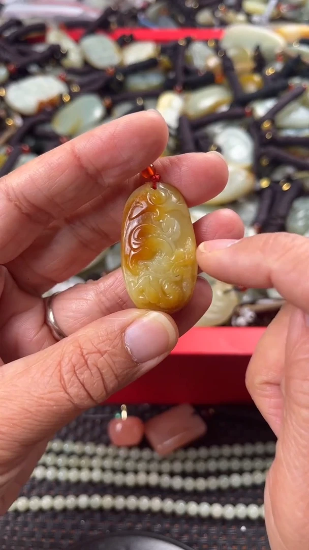 【闪购商品】和田玉颈饰未镶嵌多样性发货没有证书拍一发一有瑕