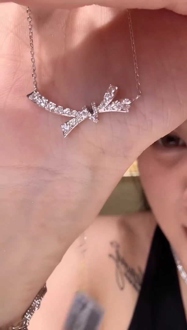 铂Pt950镶嵌项链钻石丝带蝴蝶结