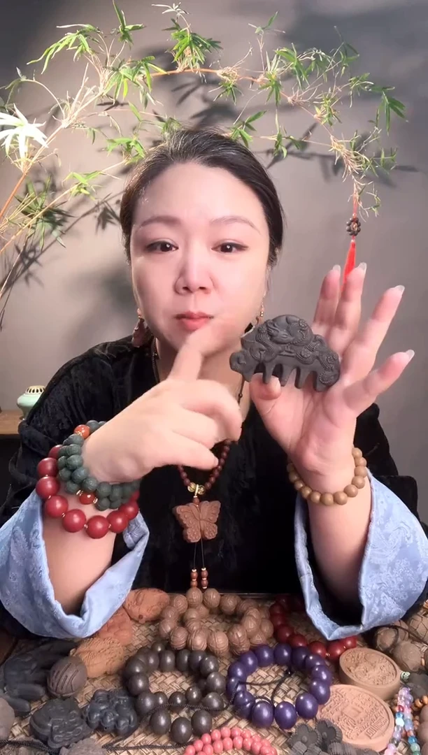 泥塑慎恤胶狐狸梳子