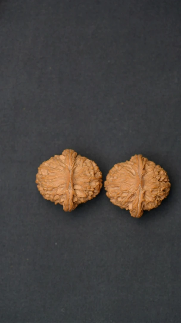 【闪购商品】文玩核桃把件上马石33-35