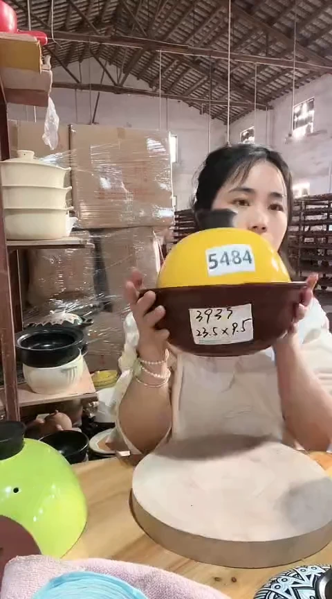 陶5484瑕疵咖色砂锅碗带盖不圆