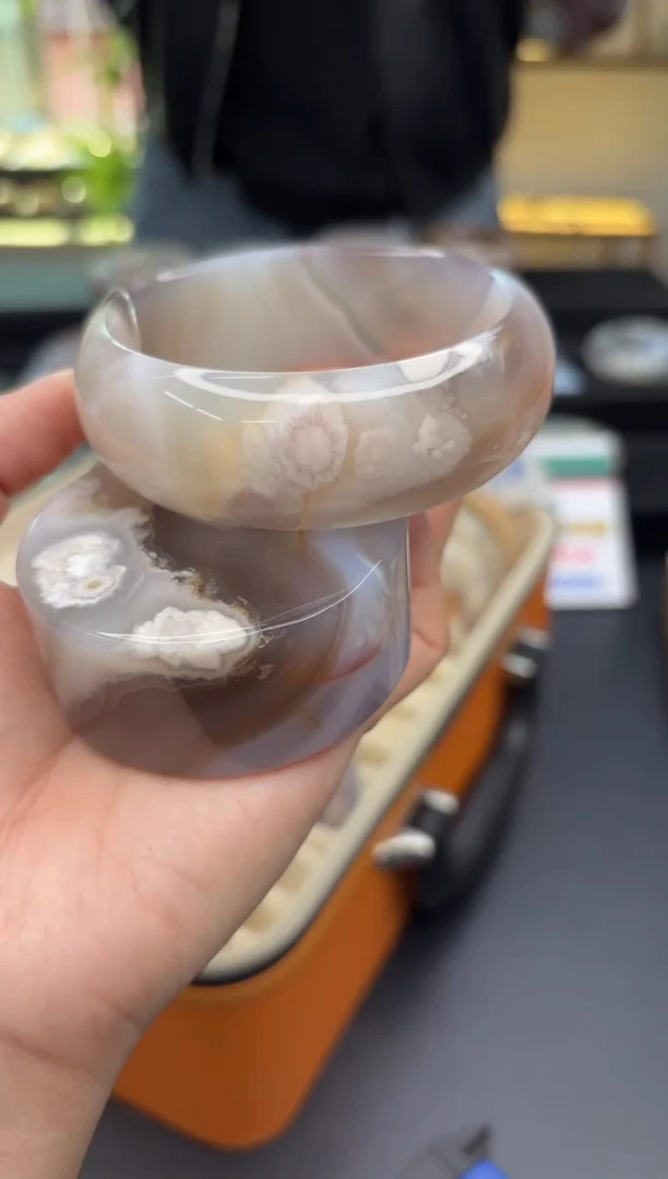 【闪购商品】石英质玉手镯未镶嵌C425(62圈赠送镯心)