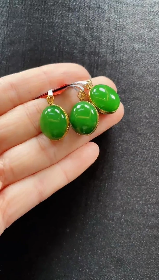 吊坠(赠链)18K金镶嵌和田玉多样性发一