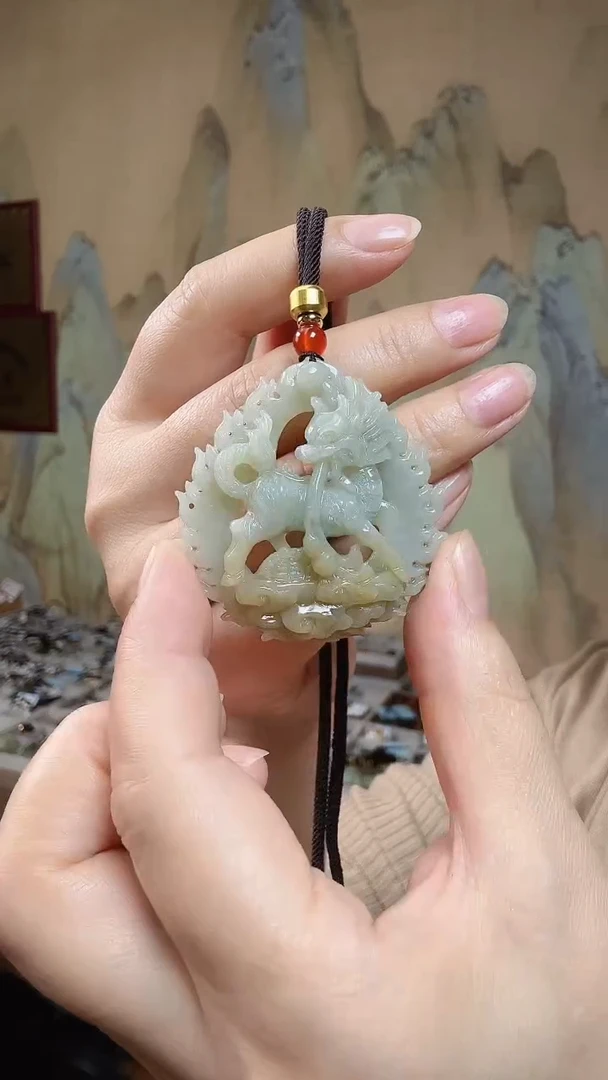 颈饰未镶嵌和田玉.
