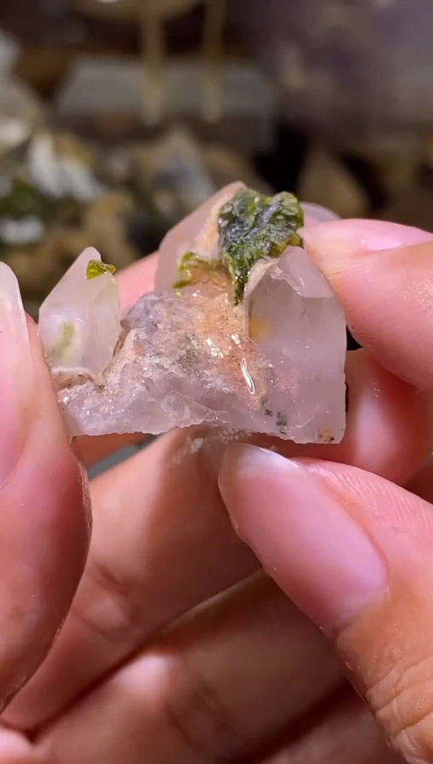 未镶嵌珠宝半成品水晶84号 超七绿帘花园水晶晶簇