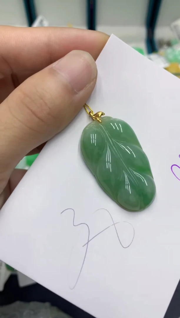 翡翠挂件未镶嵌翡翠