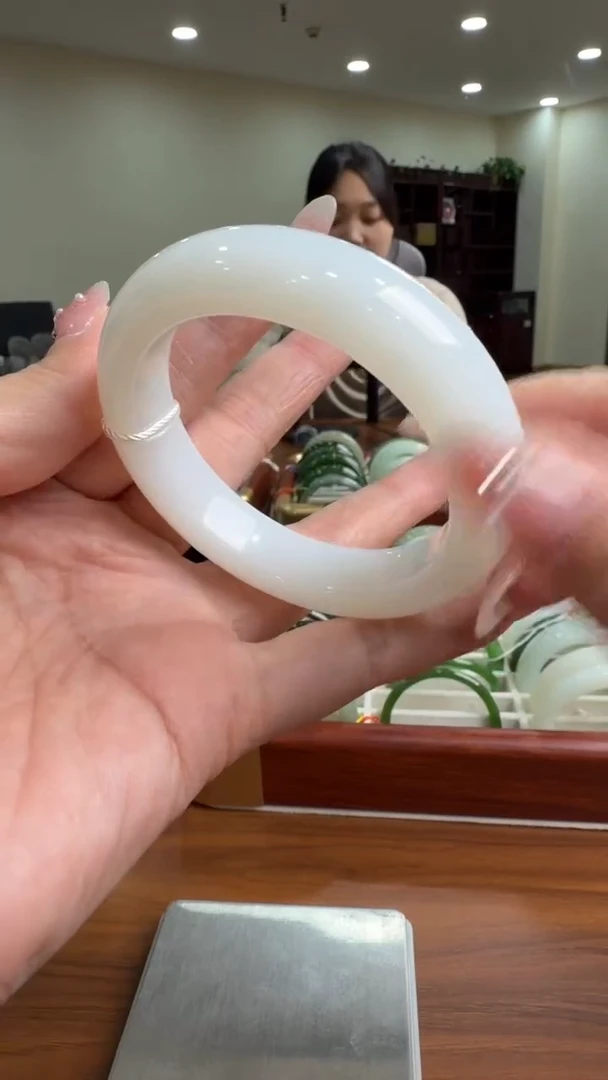 颈饰未镶嵌和田玉手镯54+