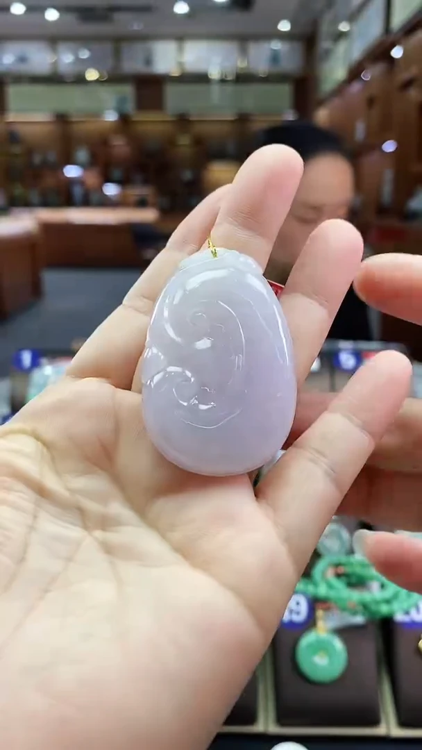 翡翠未镶嵌颈饰如意