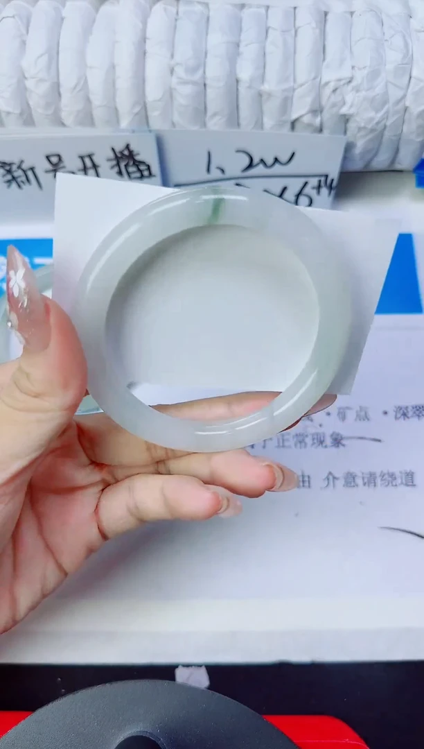 石英质玉手镯未镶嵌84/64