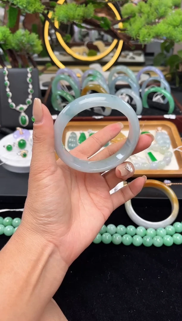 未镶嵌手镯翡翠手镯