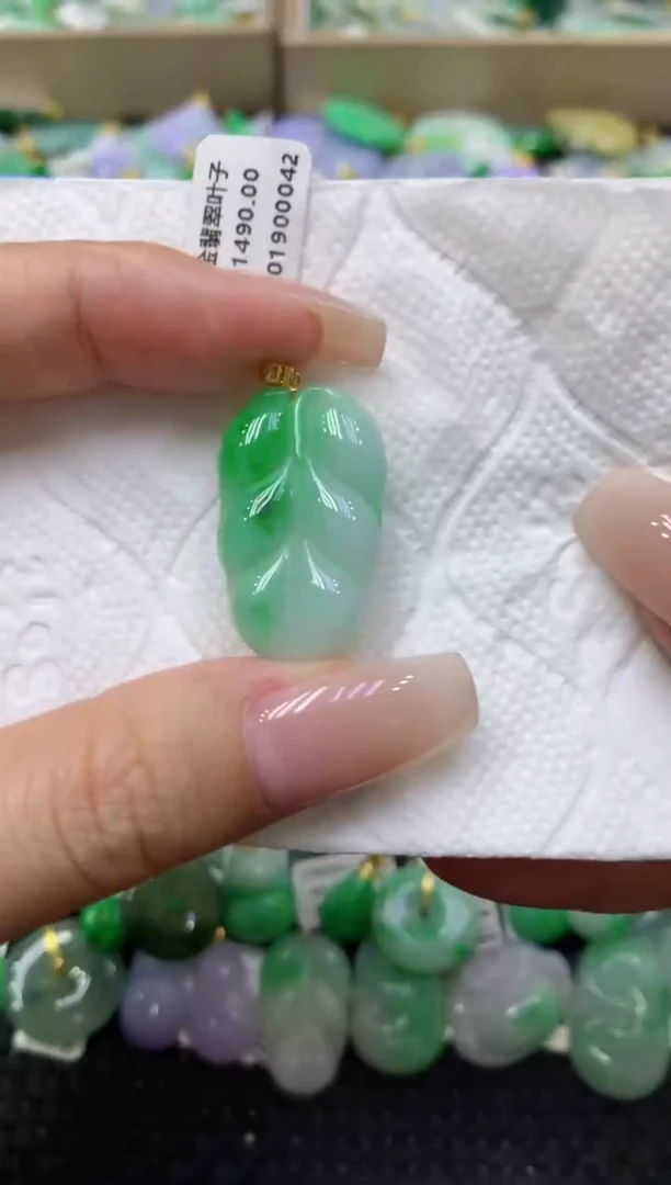 颈饰18K金镶嵌翡翠天然缅甸翡翠A货