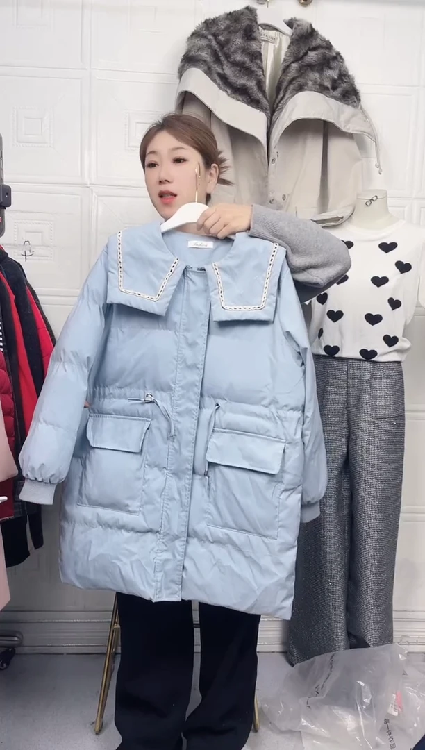 直播间墙上的棉服