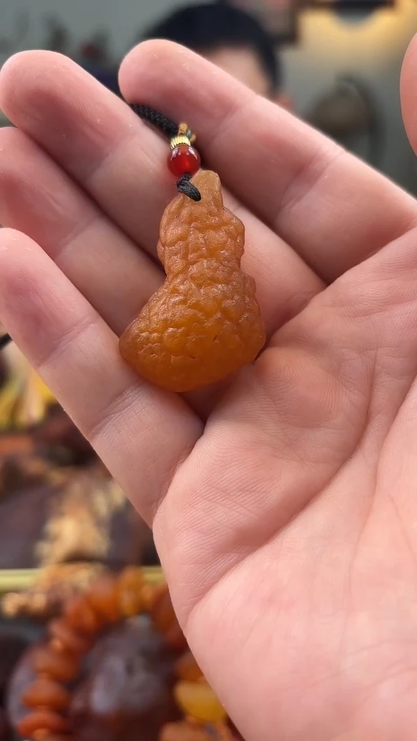 未镶嵌颈饰琥珀吊坠