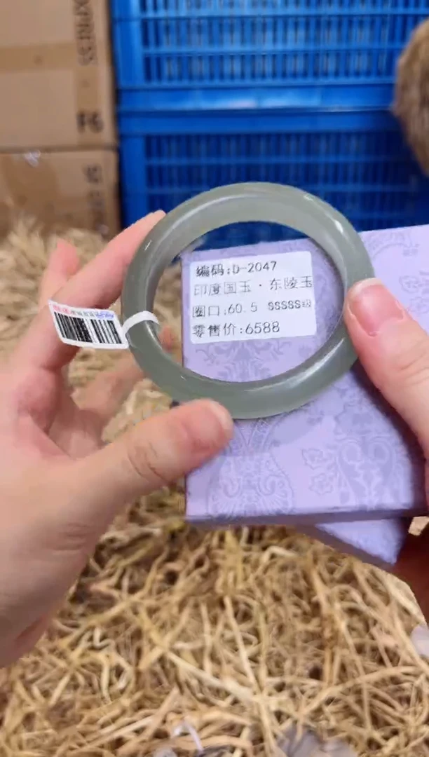 未镶嵌手镯石英质玉D-2047