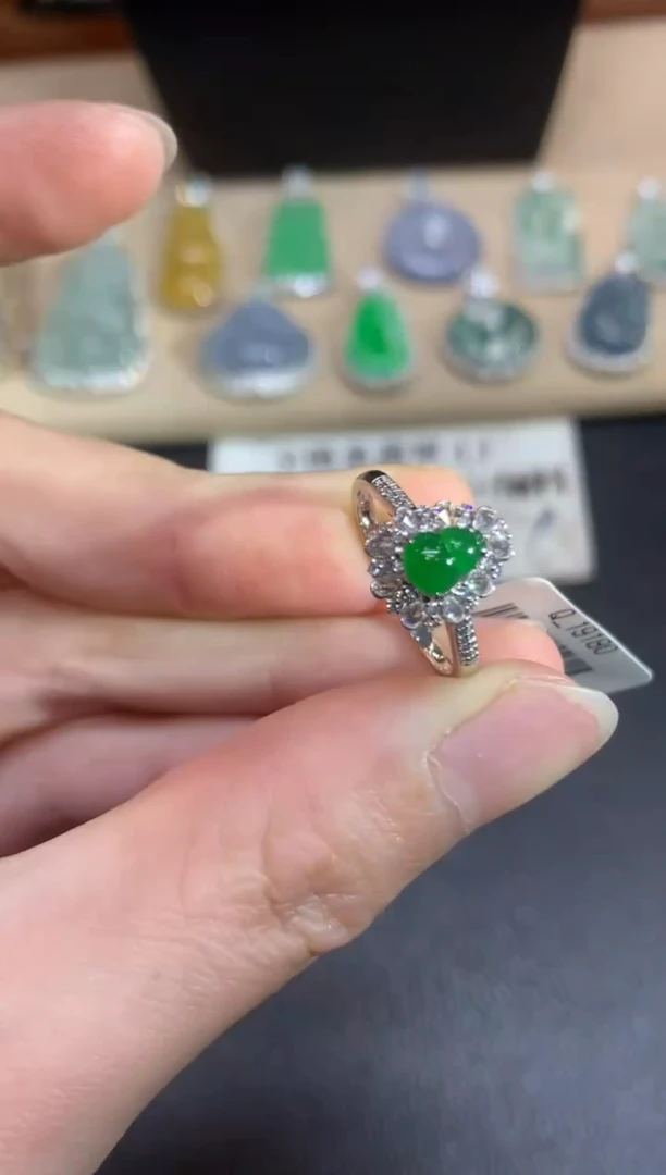 翡翠戒指18K金镶嵌葫芦【无服务费】