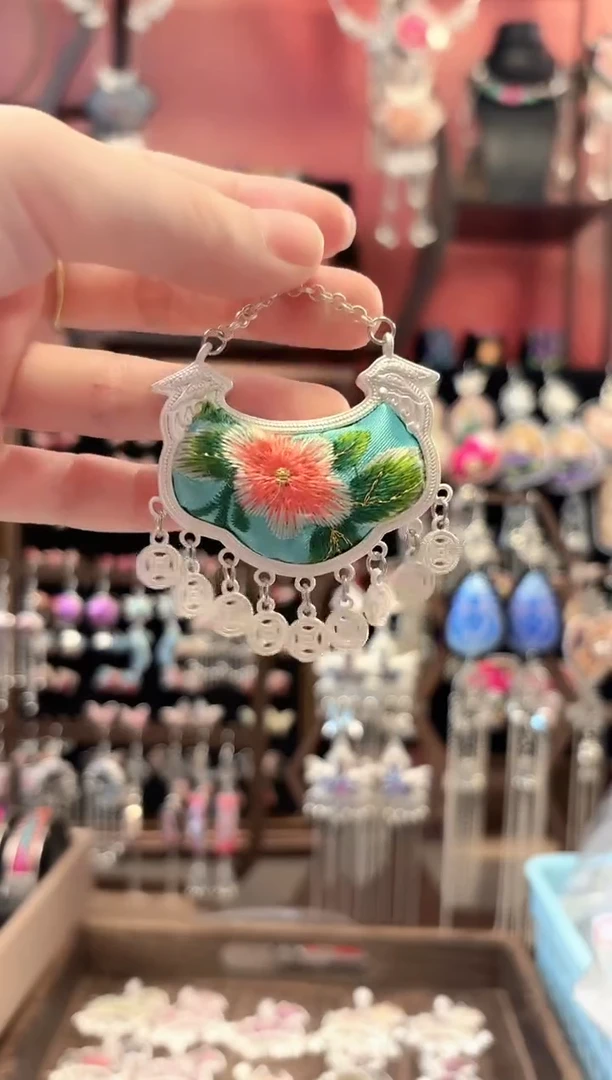 织绣反*向 云织谣民族风精美饰品   130