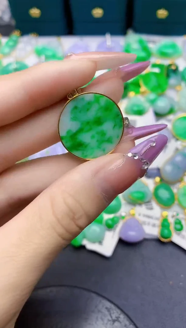 颈饰18K金镶嵌翡翠缅甸天然翡翠A货