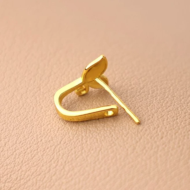 高贵典雅金色叶子造型白搭扣时尚装饰品气质高级ins设计感几