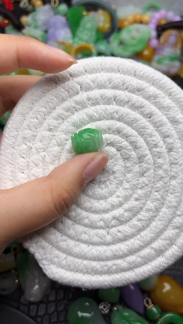 颈饰未镶嵌翡翠缅甸翡翠吊坠