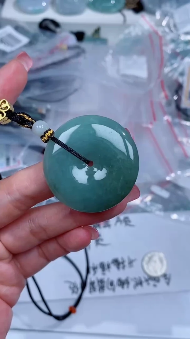 翡翠未镶嵌颈饰吊坠
