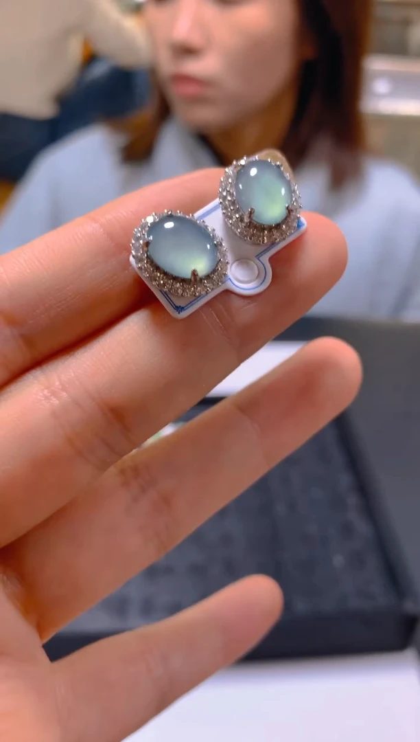 未镶嵌翡翠耳饰多样性发一