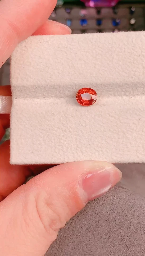 未镶嵌珠宝半成品石榴石（芬达石）1.9ct