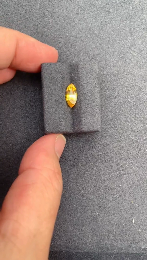 【闪购商品】彩色蓝宝石裸石未镶嵌1.1ct黄蓝宝