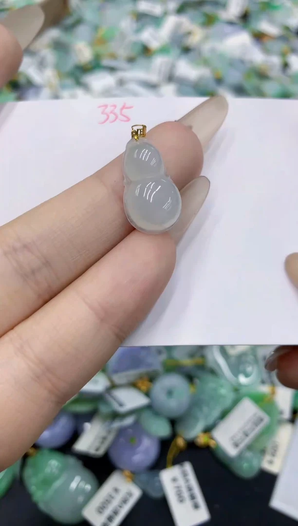 翡翠18K金镶嵌颈饰11111111111111