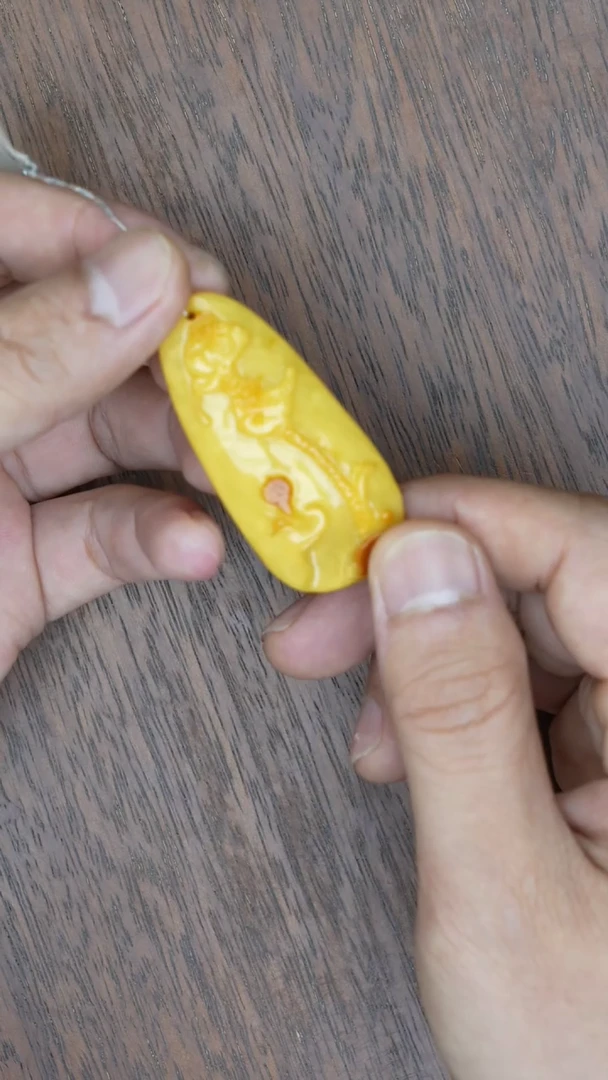 【闪购商品】琥珀裸石未镶嵌老蜡雕刻件吊坠