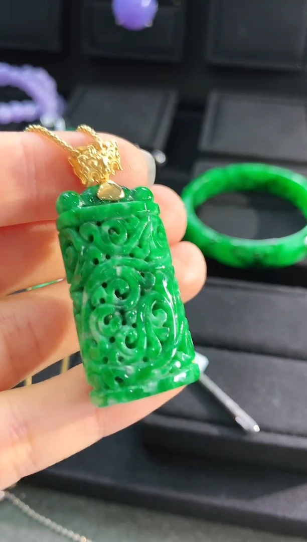 【闪购商品】翡翠吊坠(不含链)18K金镶嵌吊坠