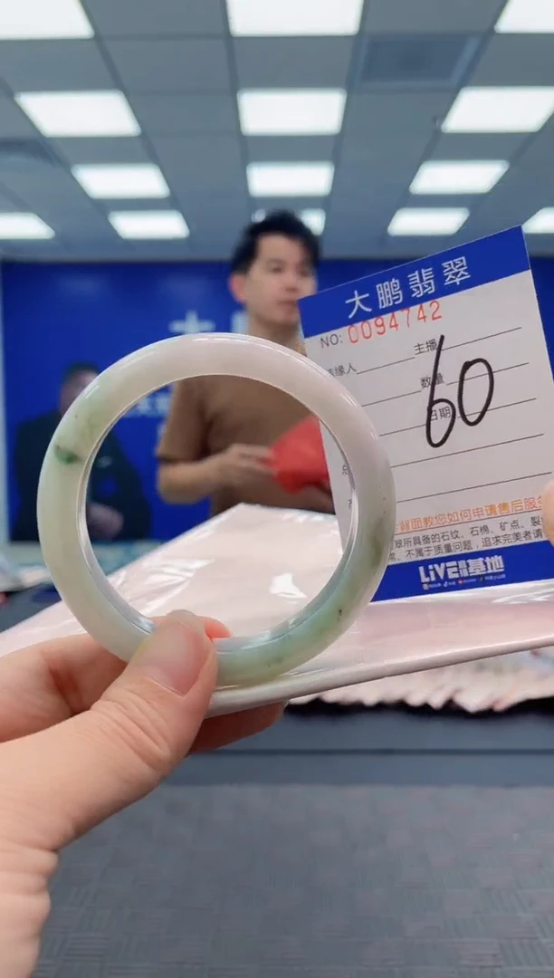 翡翠手镯未镶嵌AAAAAAAA