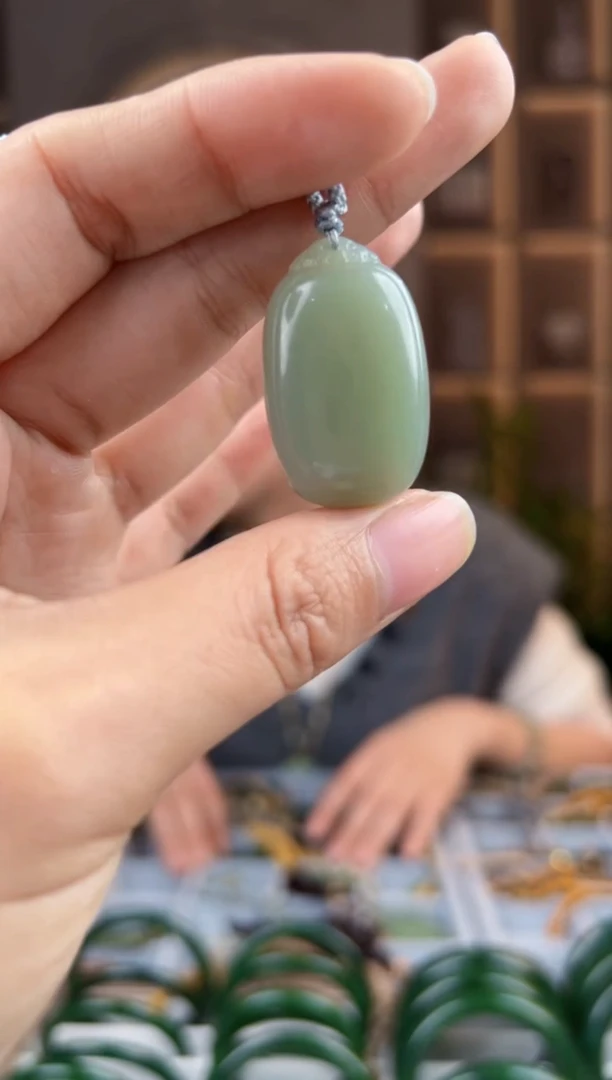 颈饰未镶嵌和田玉拍一发一，拍一发一