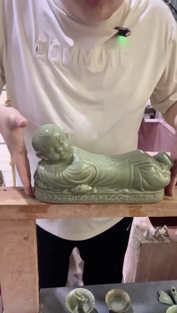 耀州窑青瓷娃娃枕头
