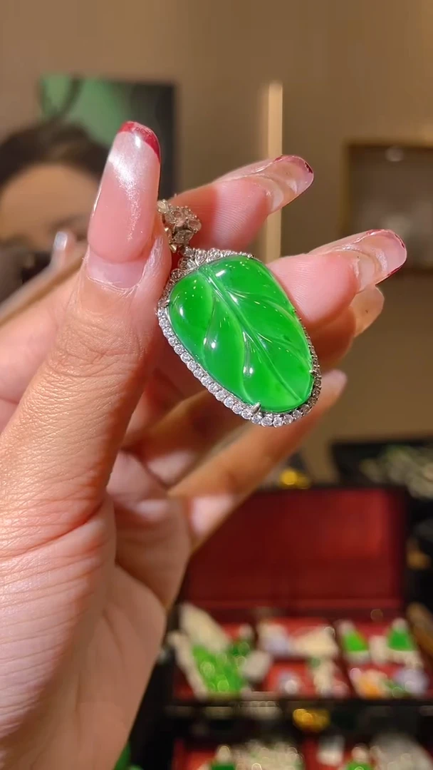 【闪购商品】翡翠吊坠(不含链)银S925镶嵌天然翡翠A货