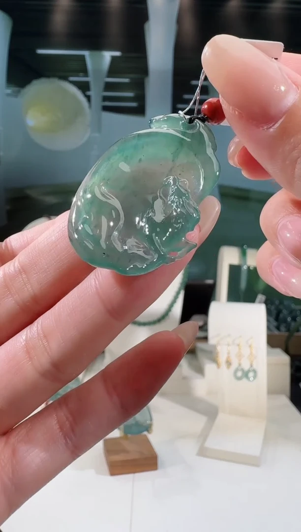 翡翠未镶嵌吊坠(不含链)麒麟