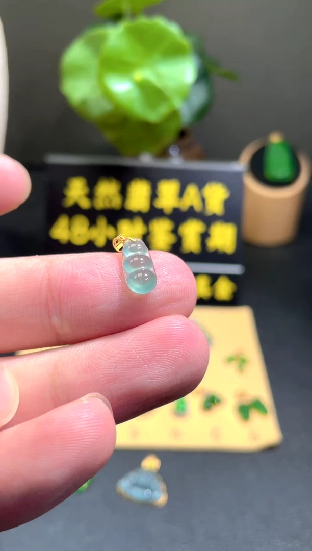 颈饰18K金镶嵌翡翠翡翠A货