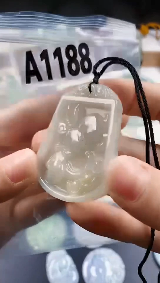 颈饰未镶嵌翡翠天然翡翠吊坠挂件