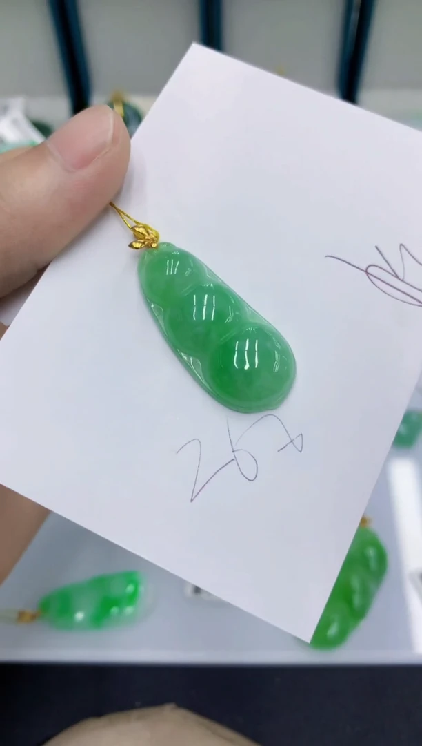 颈饰18K金镶嵌翡翠翡翠