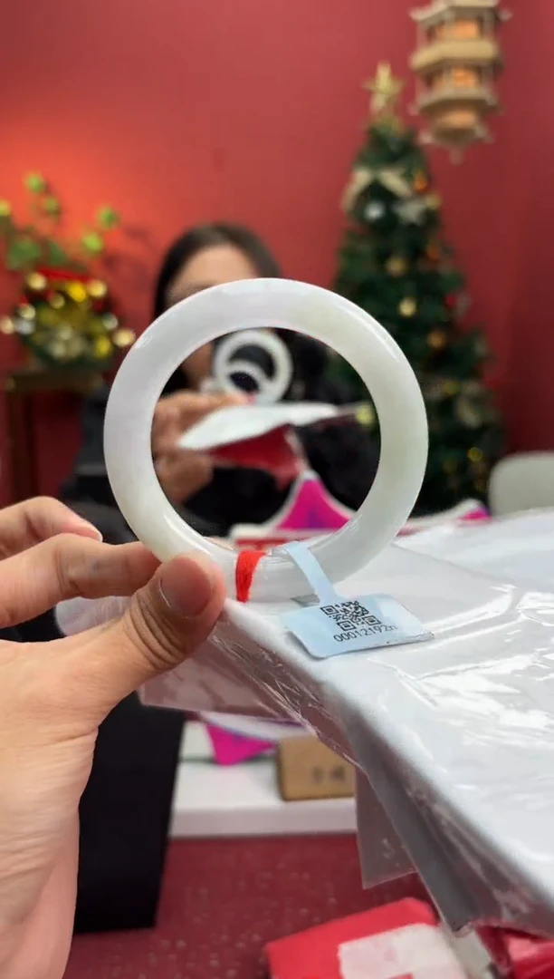 未镶嵌手镯（圆镯）翡翠翡翠手镯5