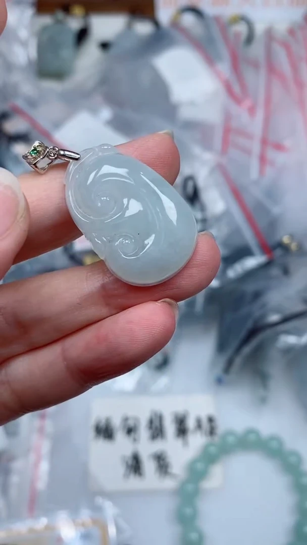 颈饰未镶嵌翡翠吊坠