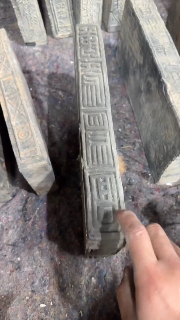 瓷片长**叫唐三彩陶瓷品