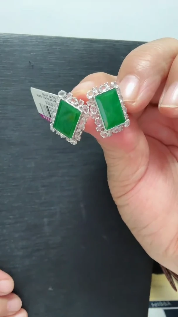 18K金镶嵌翡翠耳饰耳钉