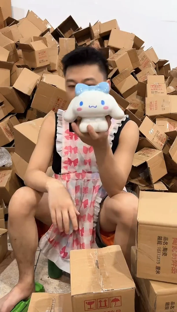 瓷片玉桂狗笔筒