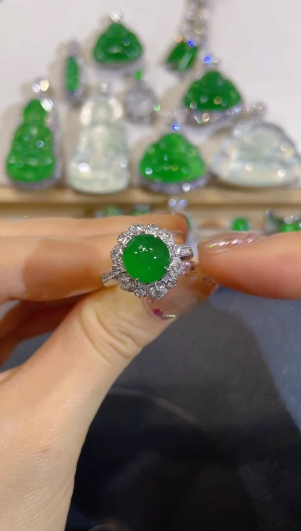 颈饰18K金镶嵌翡翠团购1