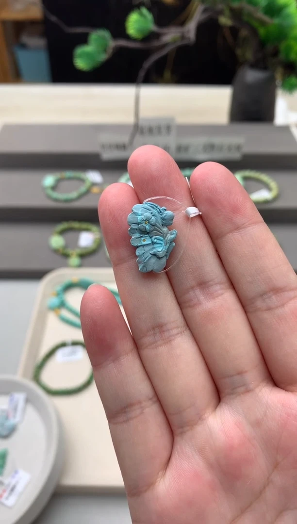绿松石未镶嵌雕刻D66
