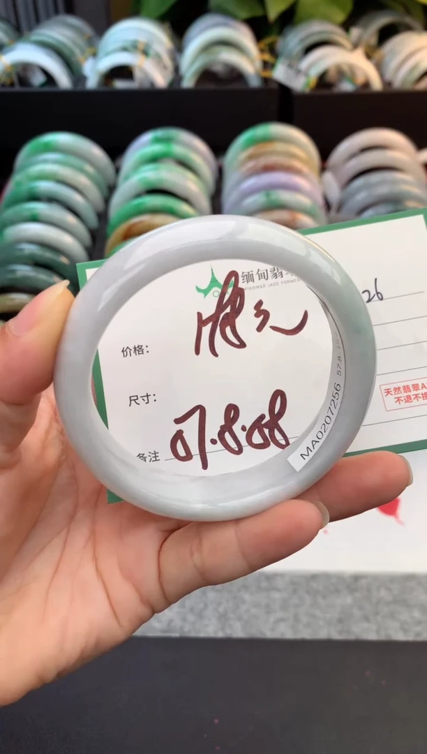 未镶嵌定制翡翠毛货需精细抛光+多人