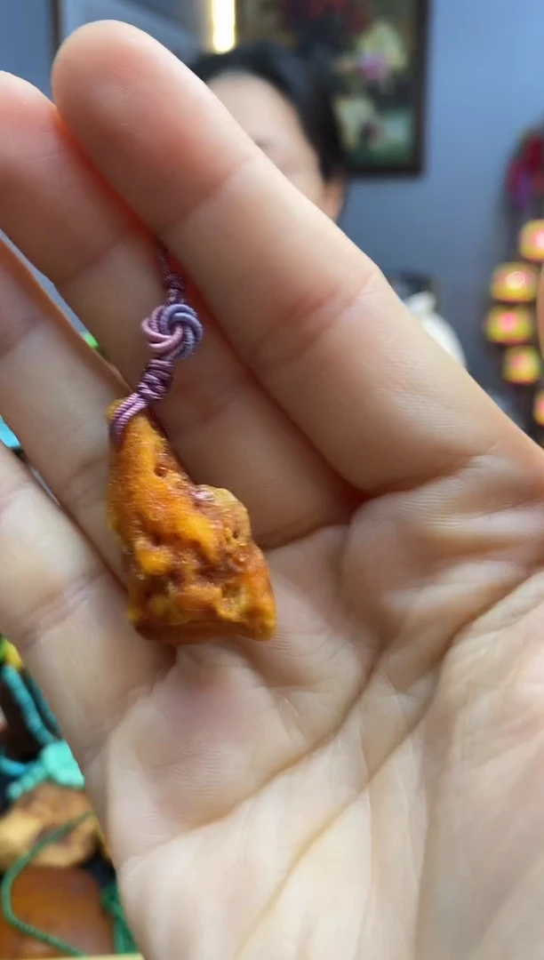 未镶嵌颈饰琥珀吊坠