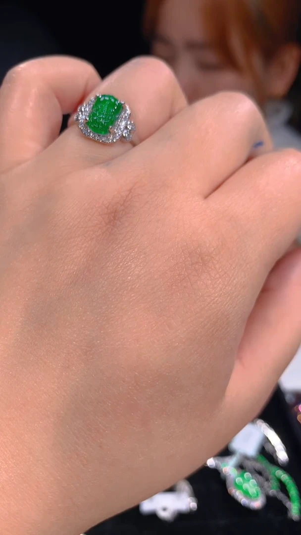 【闪购商品】定制翡翠未镶嵌25定制翡翠，多样性发货（发其一）