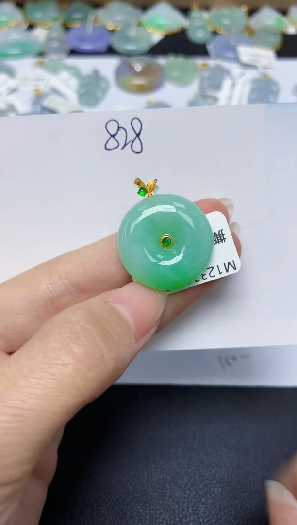 翡翠18K金镶嵌颈饰 天然翡翠A货