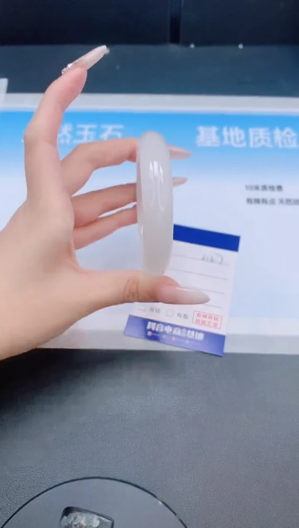石英质玉手镯未镶嵌12L127-56